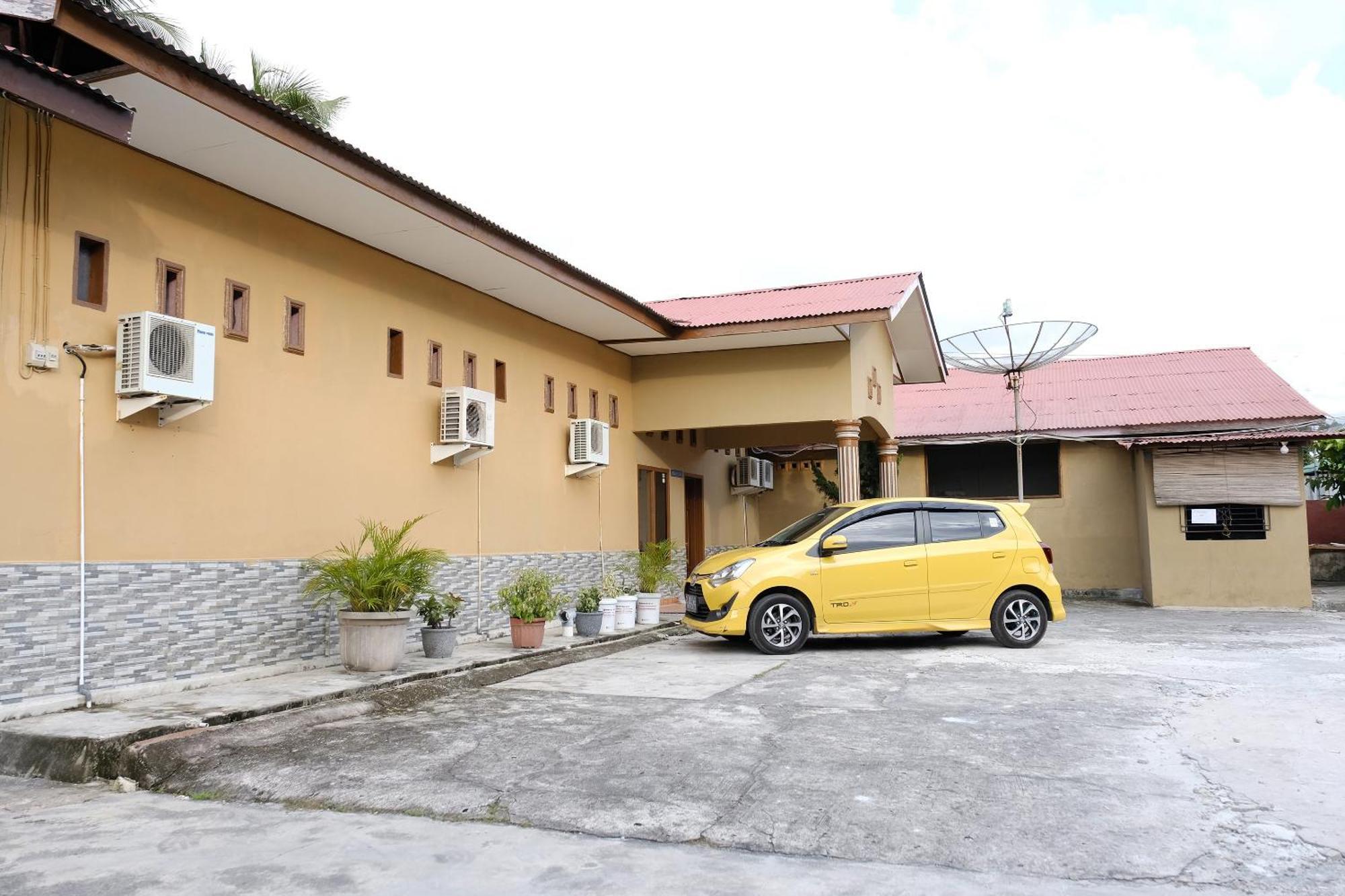 Oyo 2766 Kezia Kost Hotel Tanjung Pandan Exterior photo