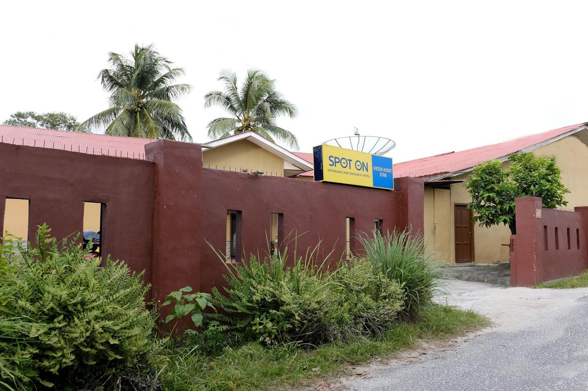 Oyo 2766 Kezia Kost Hotel Tanjung Pandan Exterior photo
